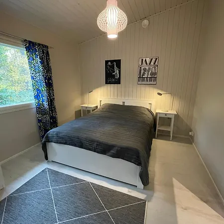 Spacious And Quiet Single-family In