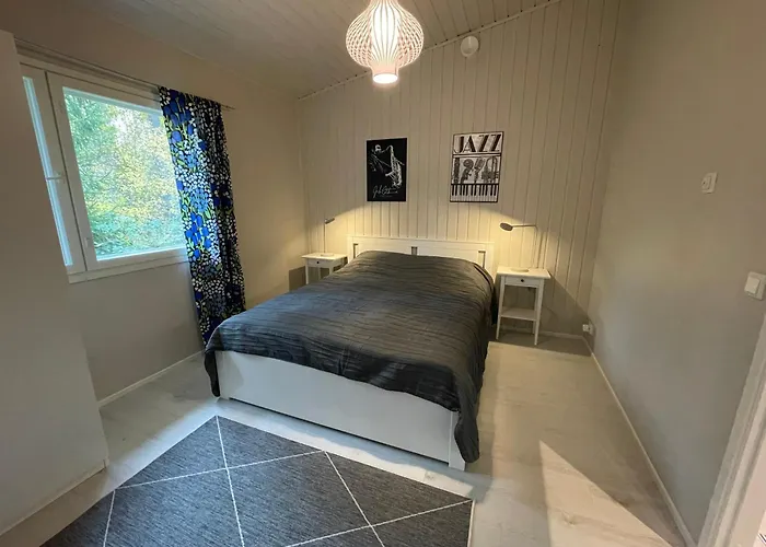 Spacious And Quiet Single-family In